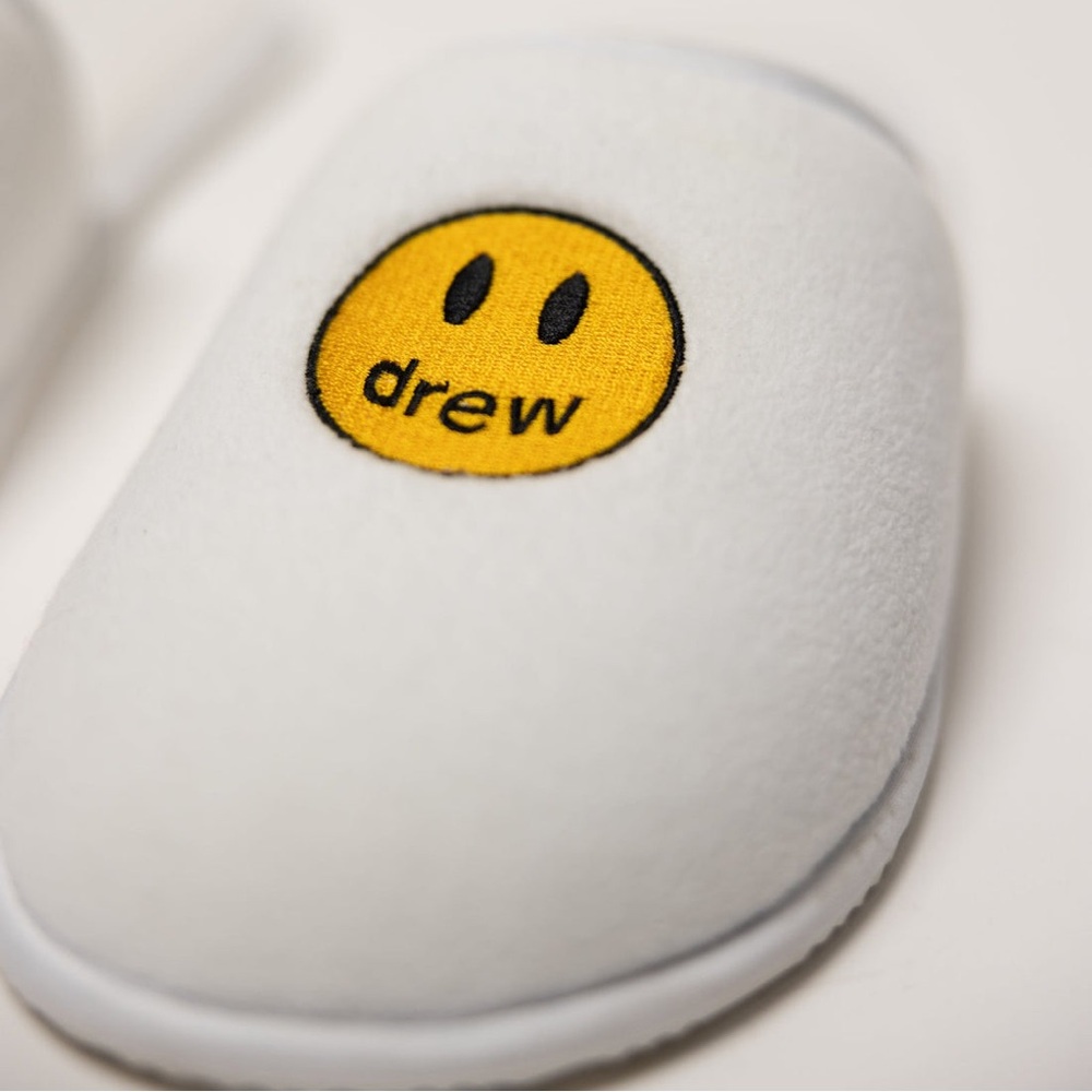 mascot house slippers
white